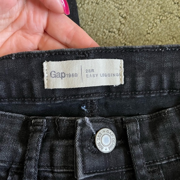 EUC Women’s GAP Easy Legging size 28R in Black - Picture 2 of 3